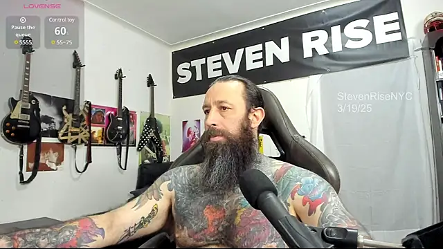 Snapshot of StevenRiseNYC chatting on 03-20-25, 02:40 StevenRiseNYC online show from 03-20-25, 02:40