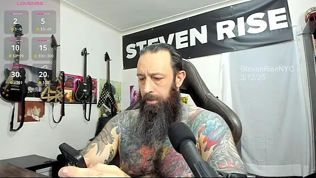 Snapshot of StevenRiseNYC chatting on 03-12-25, 02:01 StevenRiseNYC online show from 03-12-25, 02:01