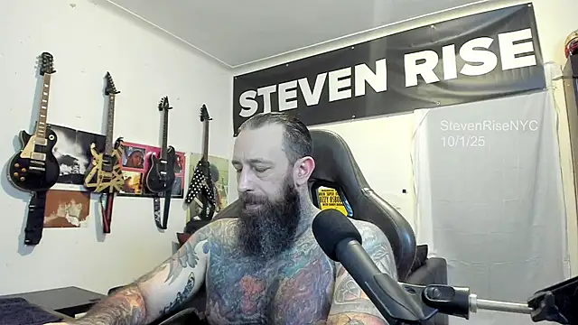 Snapshot of StevenRiseNYC chatting on 10-02-25, 02:15 StevenRiseNYC online show from 10-02-25, 02:15