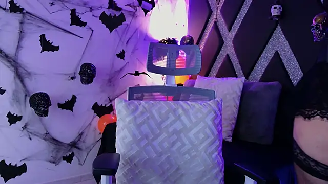 Snapshot of blonde_cat15 chatting on 10-31-25, 02:08 blonde cat15 online show from 10-31-25, 02:08