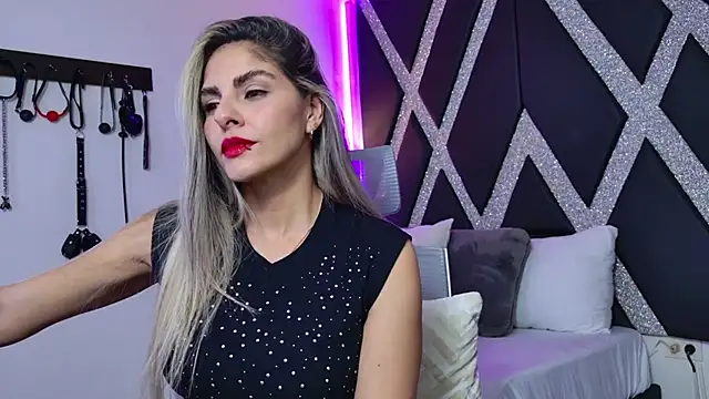 Snapshot of blonde_cat15 chatting on 02-04-26, 04:07 blonde cat15 online show from 02-04-26, 04:07