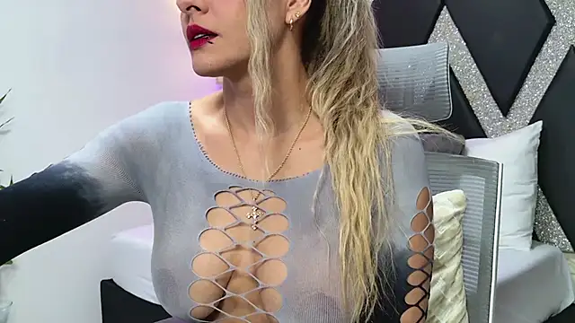 Snapshot of blonde_cat15 chatting on 02-20-26, 04:09 blonde cat15 online show from 02-20-26, 04:09