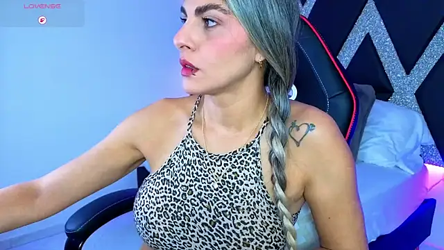 Snapshot of blonde_cat15 chatting on 10-06-25, 02:13 blonde cat15 online show from 10-06-25, 02:13