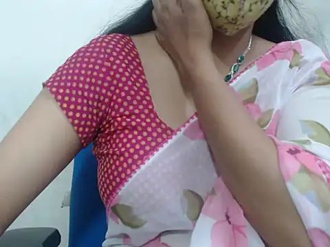 Snapshot of Lovely_Siri_23 chatting on 10-28-25, 04:57 Lovely Siri 23 online show from 10-28-25, 04:57