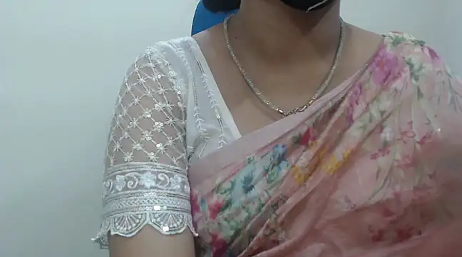Snapshot of Lovely_Siri_23 chatting on 01-24-25, 08:32 Lovely Siri 23 online show from 01-24-25, 08:32