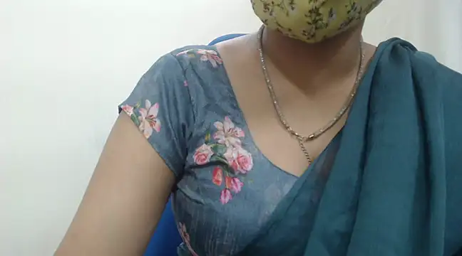 Snapshot of Lovely_Siri_23 chatting on 03-04-25, 08:02 Lovely Siri 23 online show from 03-04-25, 08:02