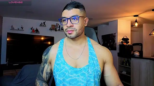 Snapshot of Michael_Diamond chatting on 02-18-26, 02:20 Michael Diamond online show from 02-18-26, 02:20