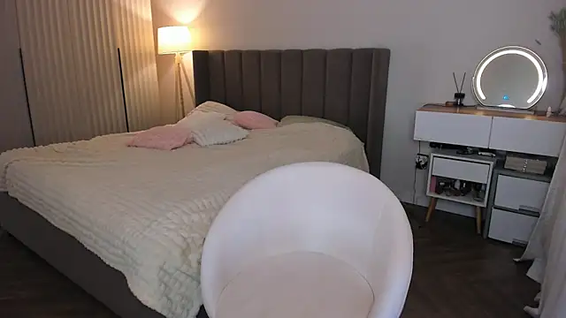Snapshot of Anni__cute chatting on 06-19-26, 03:12 Anni cute online show from 06-19-26, 03:12