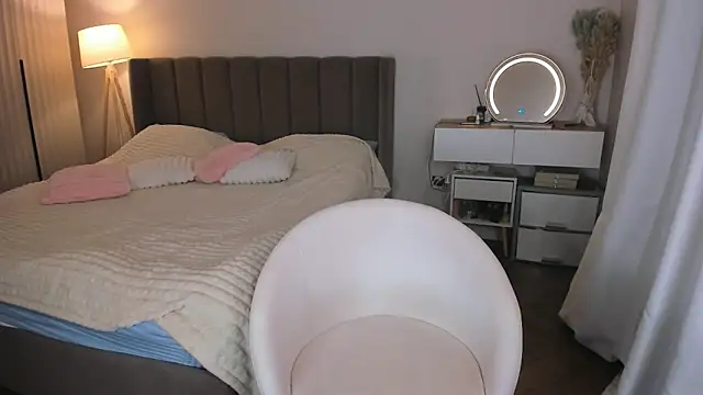 Anni  cute online show from 04-23-26, 02:40