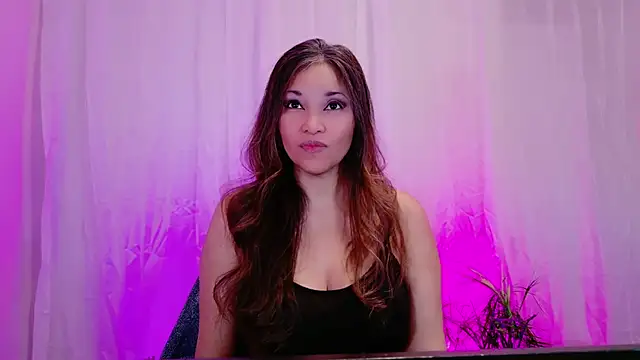 Snapshot of DivineLynn chatting on 01-25-25, 02:36 DivineLynn online show from 01-25-25, 02:36