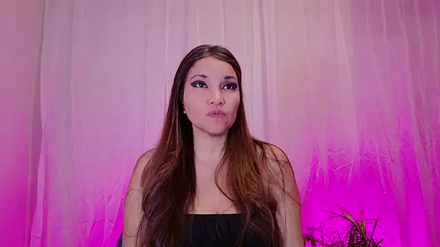 Snapshot of DivineLynn chatting on 01-20-25, 12:49 DivineLynn online show from 01-20-25, 12:49