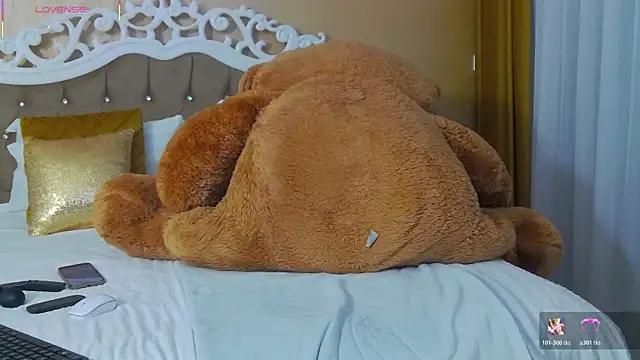 GoldenCaroline online show from 11-27-25, 12:27