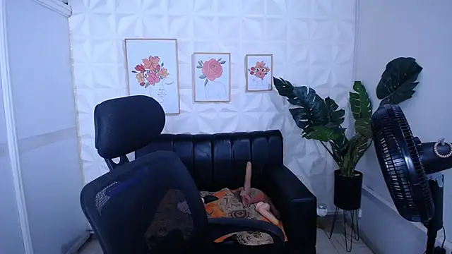 Valentinaa mature online show from 02-26-26, 09:31