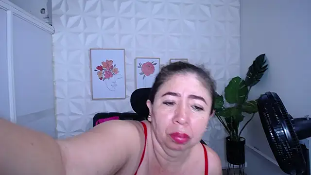 Valentinaa mature online show from 11-17-25, 11:31