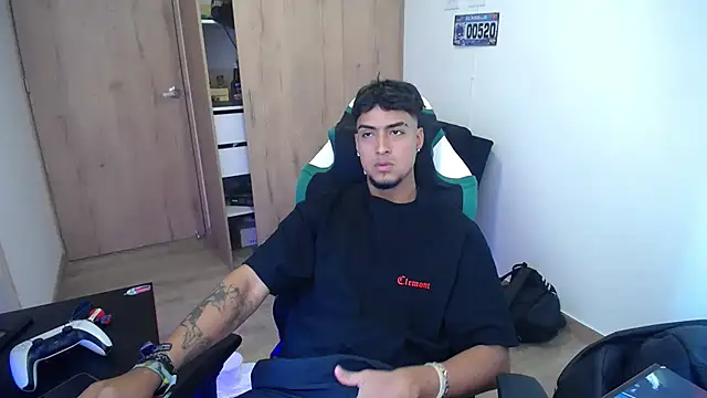 Snapshot of matias_bianco chatting on 09-18-25, 07:06 matias bianco online show from 09-18-25, 07:06