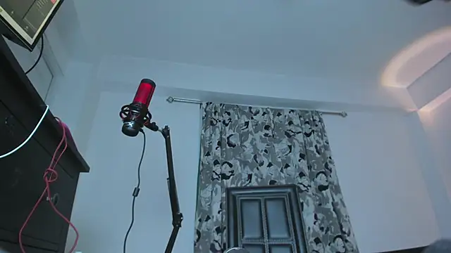 eileen pinkman online show from 11-28-25, 04:01