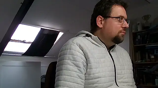 rdewaard81 online show from 12-04-25, 12:37