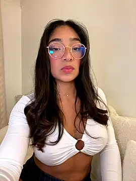 Snapshot of Bellafr chatting on 10-17-25, 05:37 Bellafr online show from 10-17-25, 05:37