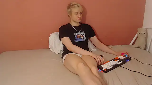 Oliver sweet  online show from 03-25-26, 12:11