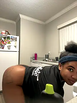 Snapshot of creamdreammmm chatting on 12-17-25, 04:39 creamdreammmm online show from 12-17-25, 04:39