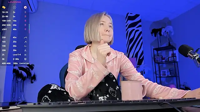 Snapshot of ReiYosimoto chatting on 02-07-26, 05:43 ReiYosimoto online show from 02-07-26, 05:43