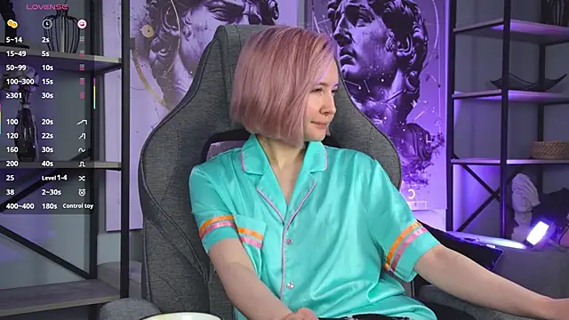 ReiYosimoto online show from 11-03-25, 04:43