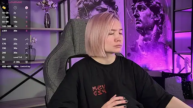 ReiYosimoto online show from 11-26-25, 03:34