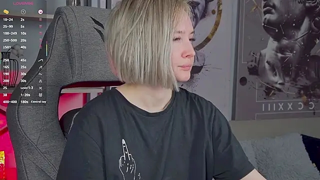 Snapshot of ReiYosimoto chatting on 03-04-26, 06:04 ReiYosimoto online show from 03-04-26, 06:04