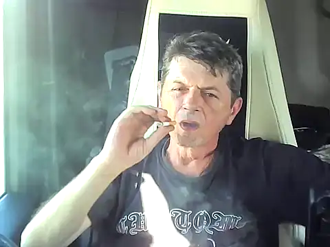 Snapshot of czarek888 chatting on 09-25-25, 04:13 czarek888 online show from 09-25-25, 04:13