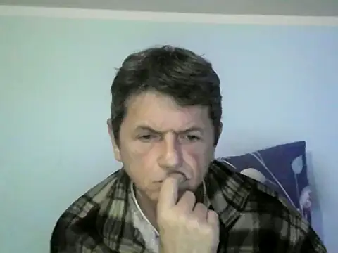 Snapshot of czarek888 chatting on 10-16-25, 07:00 czarek888 online show from 10-16-25, 07:00