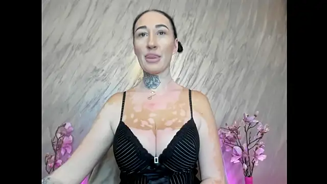 Rayanablackandwhite online show from 06-13-26, 09:51