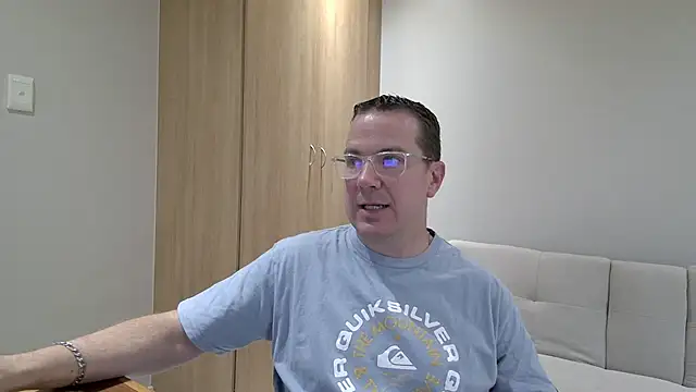 Snapshot of BrettJ81 chatting on 12-10-24, 01:44 BrettJ81 online show from 12-10-24, 01:44