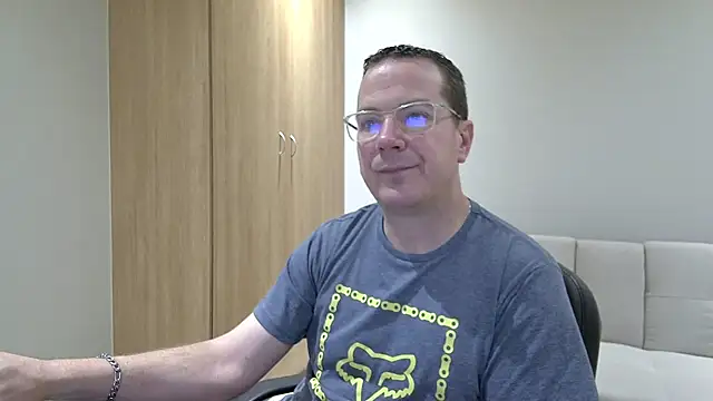 Snapshot of BrettJ81 chatting on 10-07-25, 04:30 BrettJ81 online show from 10-07-25, 04:30