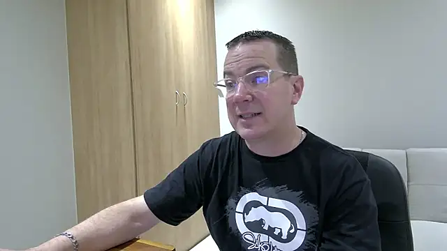 Snapshot of BrettJ81 chatting on 03-13-25, 05:28 BrettJ81 online show from 03-13-25, 05:28