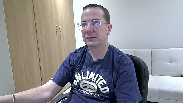 Snapshot of BrettJ81 chatting on 09-23-25, 03:30 BrettJ81 online show from 09-23-25, 03:30