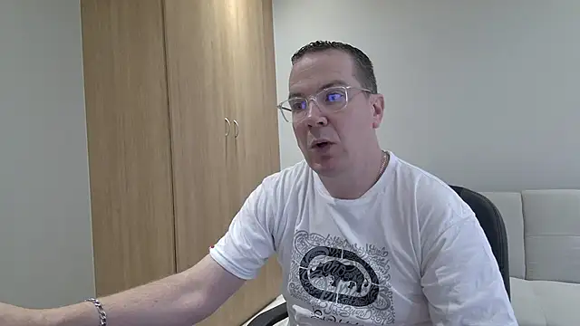 BrettJ81 online show from 12-20-25, 09:12