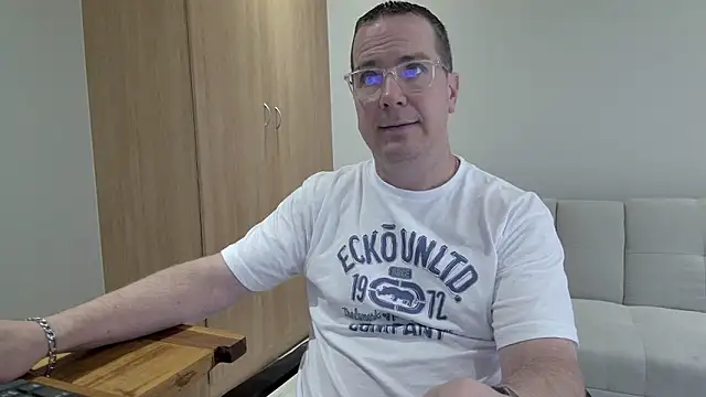 BrettJ81 online show from 12-17-25, 01:16