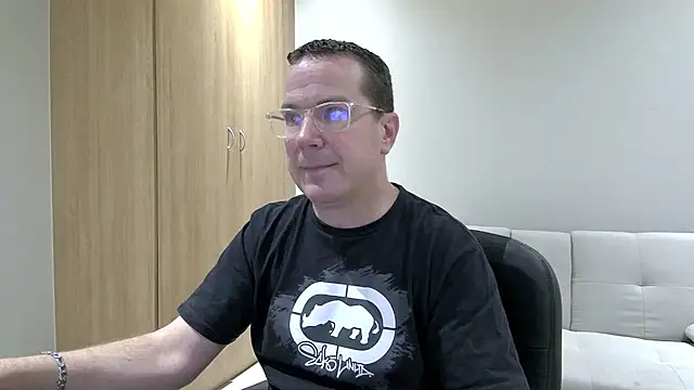 Snapshot of BrettJ81 chatting on 10-06-25, 04:19 BrettJ81 online show from 10-06-25, 04:19