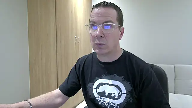 Snapshot of BrettJ81 chatting on 09-10-25, 03:33 BrettJ81 online show from 09-10-25, 03:33