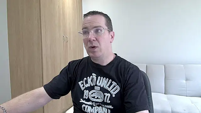 BrettJ81 online show from 01-08-26, 12:11