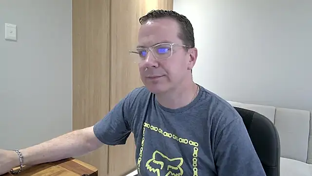 Snapshot of BrettJ81 chatting on 12-12-24, 02:11 BrettJ81 online show from 12-12-24, 02:11