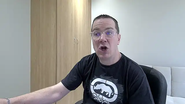 Snapshot of BrettJ81 chatting on 10-18-25, 10:28 BrettJ81 online show from 10-18-25, 10:28