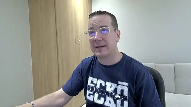 Snapshot of BrettJ81 chatting on 03-14-25, 03:36 BrettJ81 online show from 03-14-25, 03:36