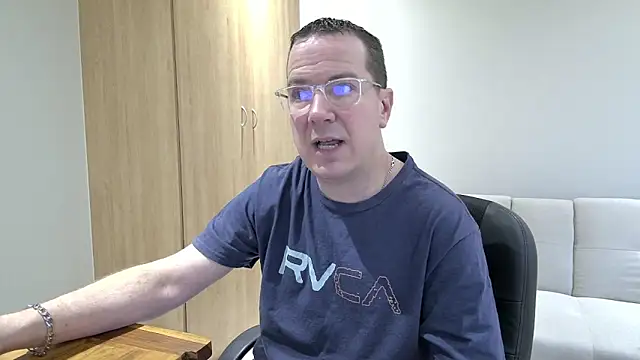 Snapshot of BrettJ81 chatting on 10-21-25, 03:55 BrettJ81 online show from 10-21-25, 03:55