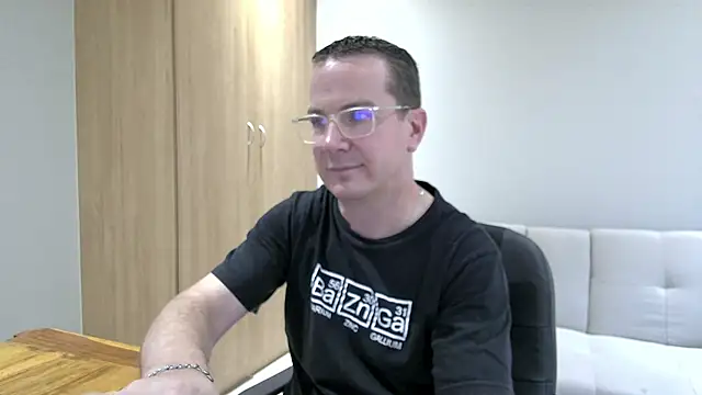 Snapshot of BrettJ81 chatting on 03-06-25, 03:13 BrettJ81 online show from 03-06-25, 03:13