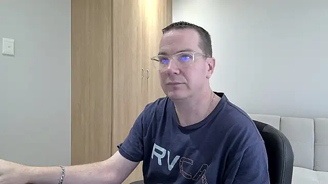 Snapshot of BrettJ81 chatting on 10-12-25, 01:23 BrettJ81 online show from 10-12-25, 01:23