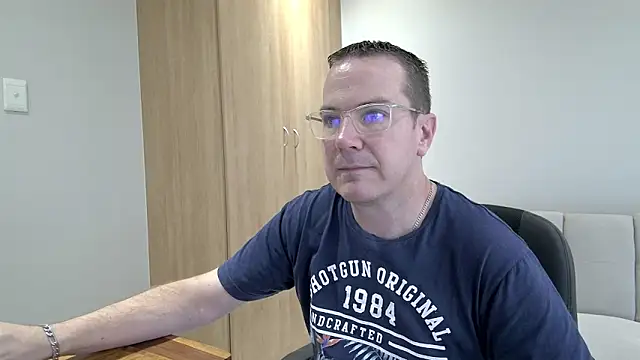 Snapshot of BrettJ81 chatting on 01-19-25, 01:12 BrettJ81 online show from 01-19-25, 01:12