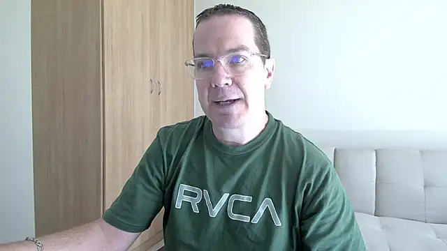 BrettJ81 online show from 04-18-26, 09:33