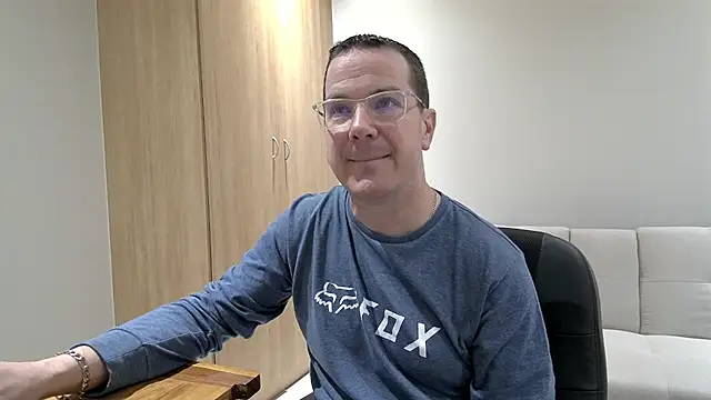 Snapshot of BrettJ81 chatting on 09-25-25, 03:51 BrettJ81 online show from 09-25-25, 03:51