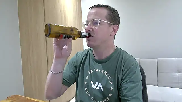 Snapshot of BrettJ81 chatting on 03-10-25, 03:41 BrettJ81 online show from 03-10-25, 03:41